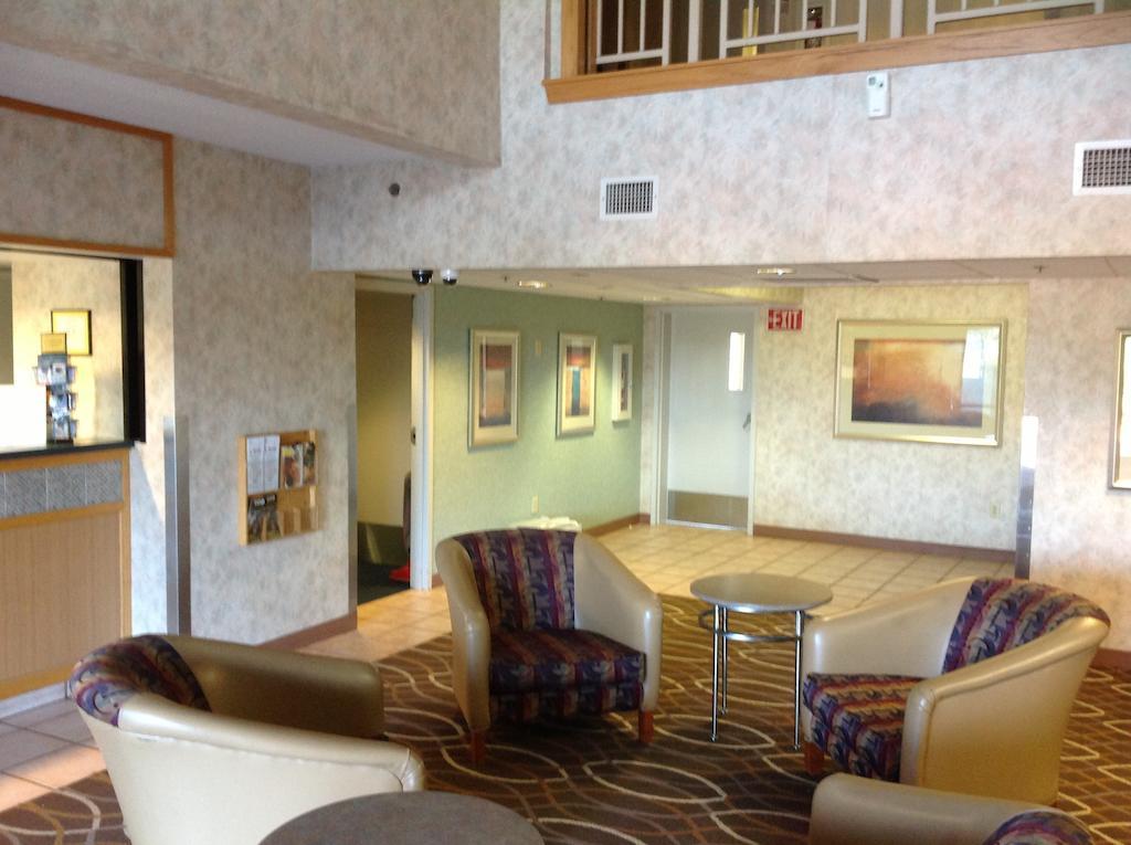 Plano Inn & Suites Exterior foto